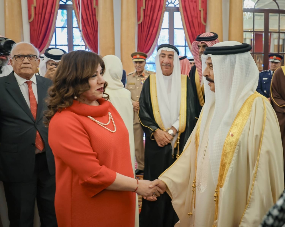 الملك يستقبل كبار أفراد العائلة المالكة الكريمة وكبار المسؤولين وعددا من الأهالي وأصحاب الإنجازات