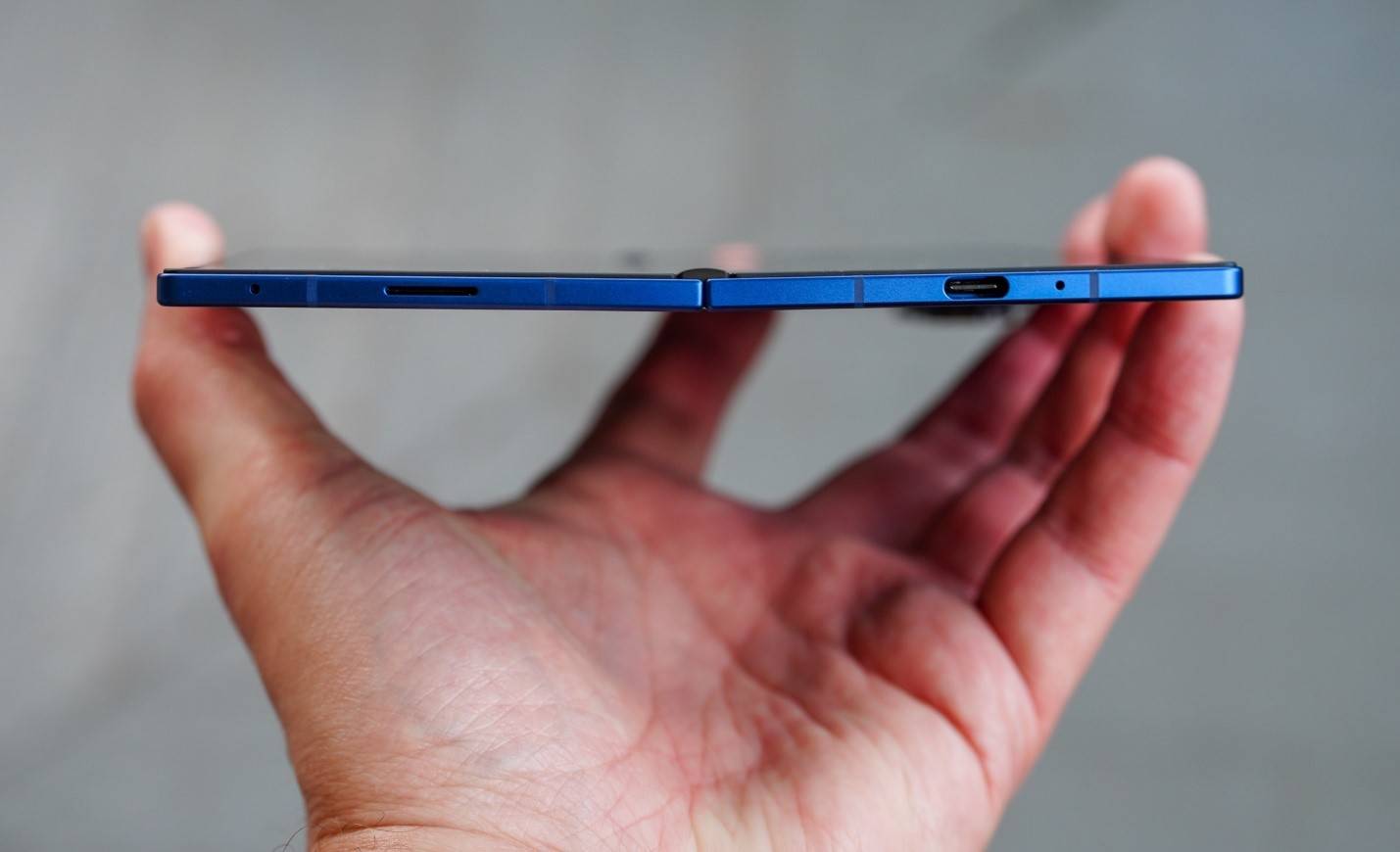 رغم الطقطقات.. جالاكسي Z Flip 7 يثبت صلابته في اختبار الطي العنيف