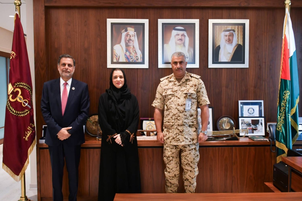 المديرة الإقليمية لمنظمة الصحة العالمية تستعرض مع قائد الخدمات الطبية الملكية آفاق التعاون وتتفقد مركز البحرين للأورام