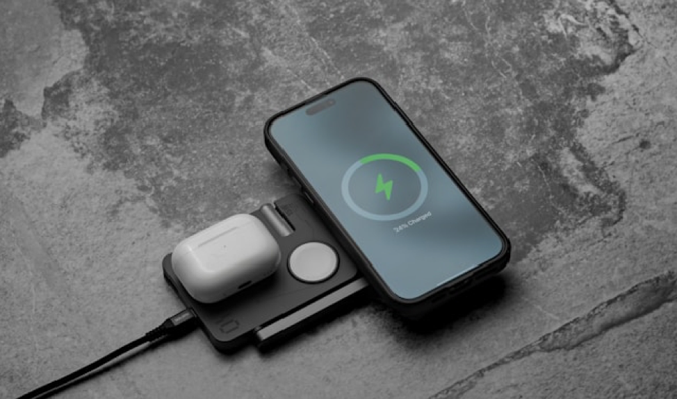 شاحن Qi2 اللاسلكي بقوة 25 واط ينطلق رسميًا.. مغناطيس ذكي وسرعة أعلى
