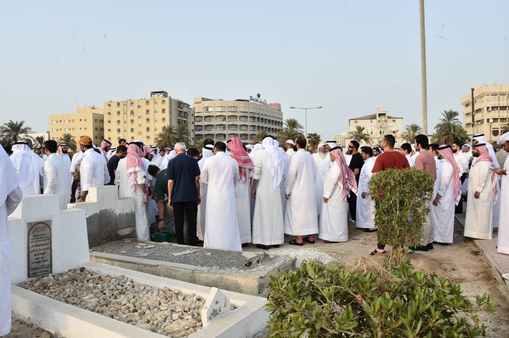 تشييع الطفلة &laquo;فجر&raquo; ابنة الغواص الراحل حسن جناحي