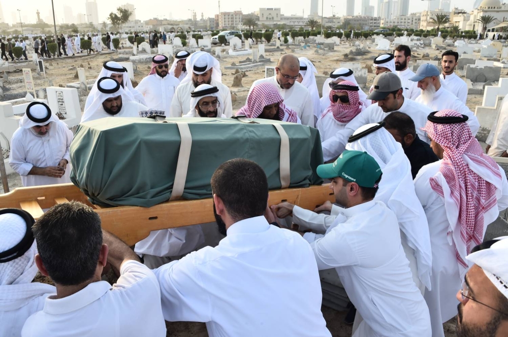 تشييع الطفلة &laquo;فجر&raquo; ابنة الغواص الراحل حسن جناحي