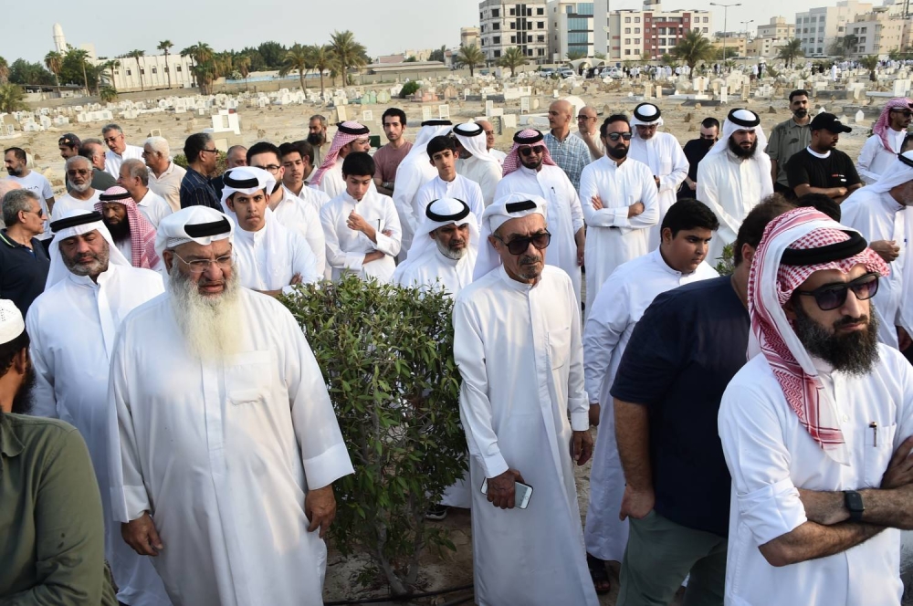 تشييع الطفلة &laquo;فجر&raquo; ابنة الغواص الراحل حسن جناحي