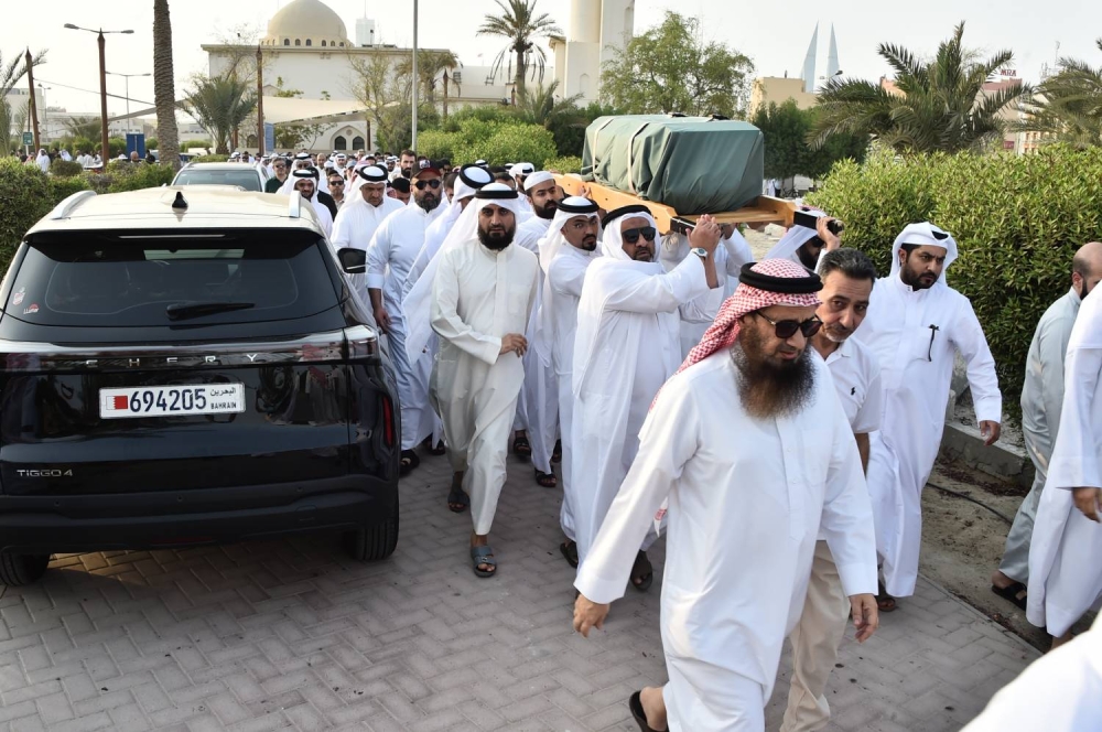 تشييع الطفلة &laquo;فجر&raquo; ابنة الغواص الراحل حسن جناحي