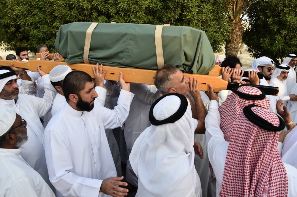 تشييع الطفلة &laquo;فجر&raquo; ابنة الغواص الراحل حسن جناحي