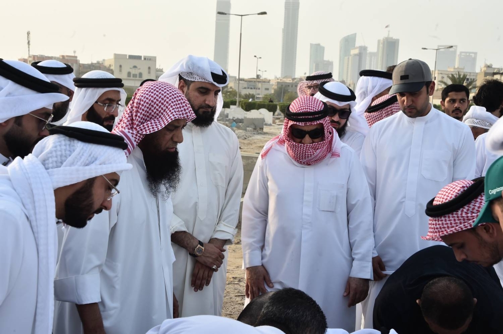 تشييع الطفلة &laquo;فجر&raquo; ابنة الغواص الراحل حسن جناحي