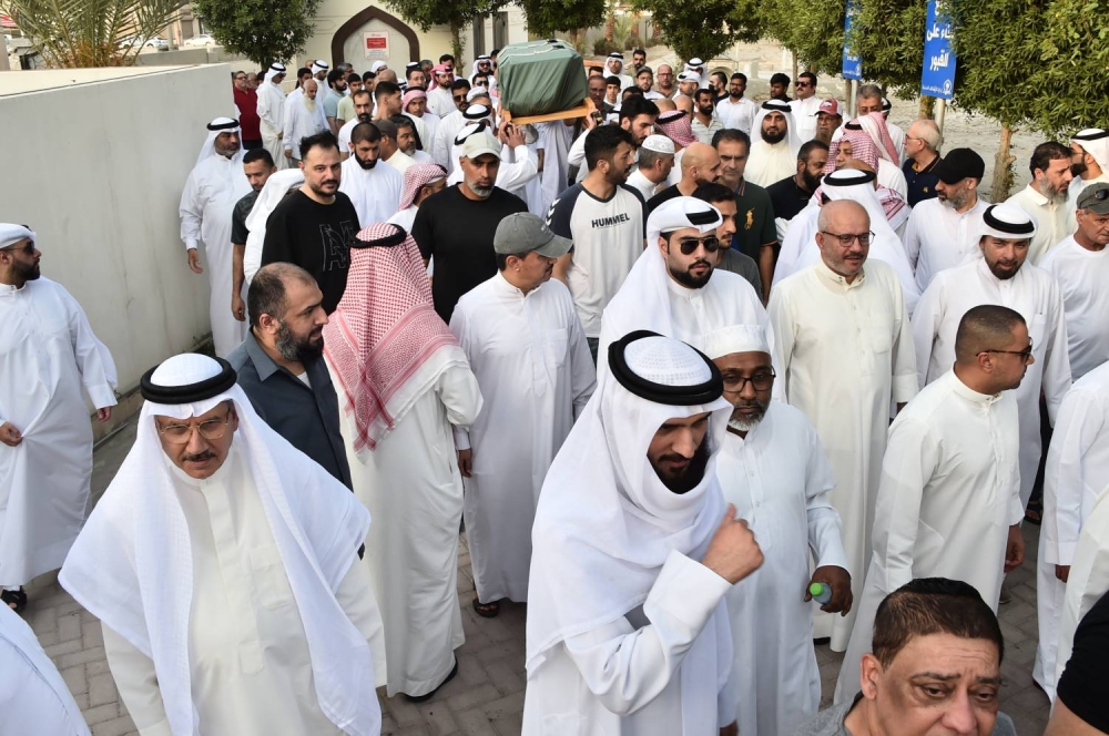 تشييع الطفلة &laquo;فجر&raquo; ابنة الغواص الراحل حسن جناحي