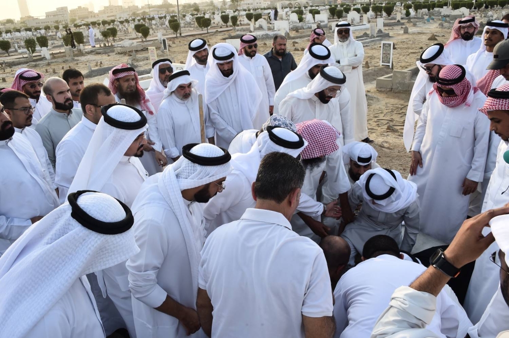 تشييع الطفلة &laquo;فجر&raquo; ابنة الغواص الراحل حسن جناحي