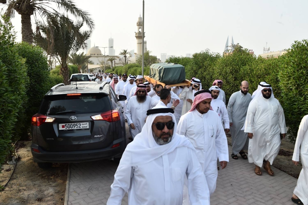 تشييع الطفلة &laquo;فجر&raquo; ابنة الغواص الراحل حسن جناحي