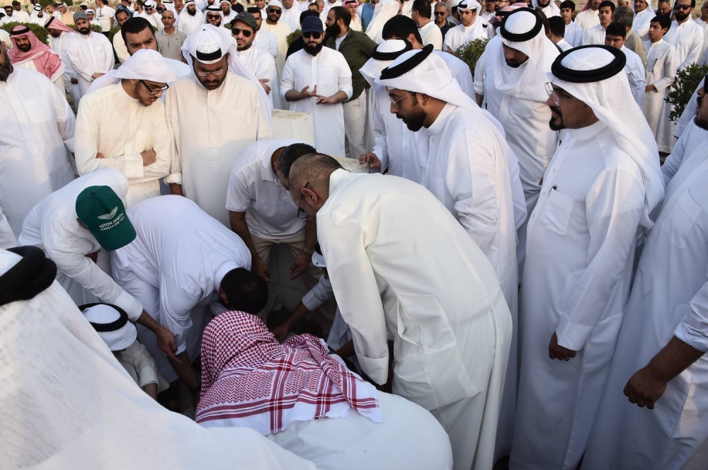 تشييع الطفلة &laquo;فجر&raquo; ابنة الغواص الراحل حسن جناحي