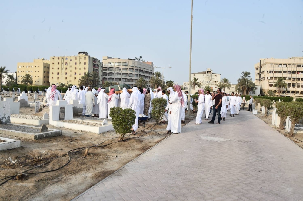 تشييع الطفلة &laquo;فجر&raquo; ابنة الغواص الراحل حسن جناحي