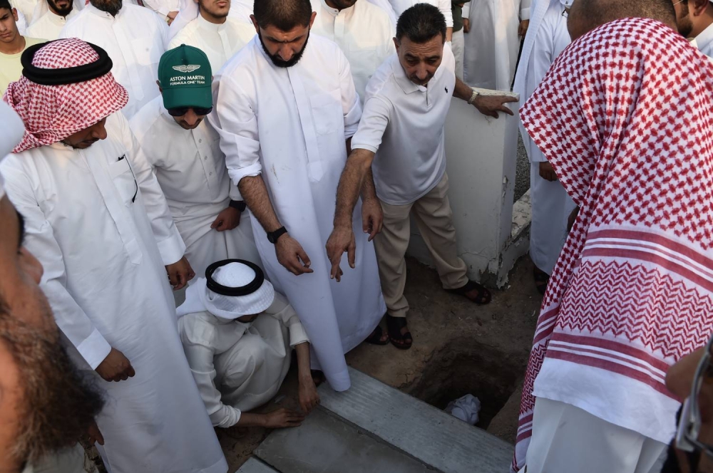 تشييع الطفلة &laquo;فجر&raquo; ابنة الغواص الراحل حسن جناحي