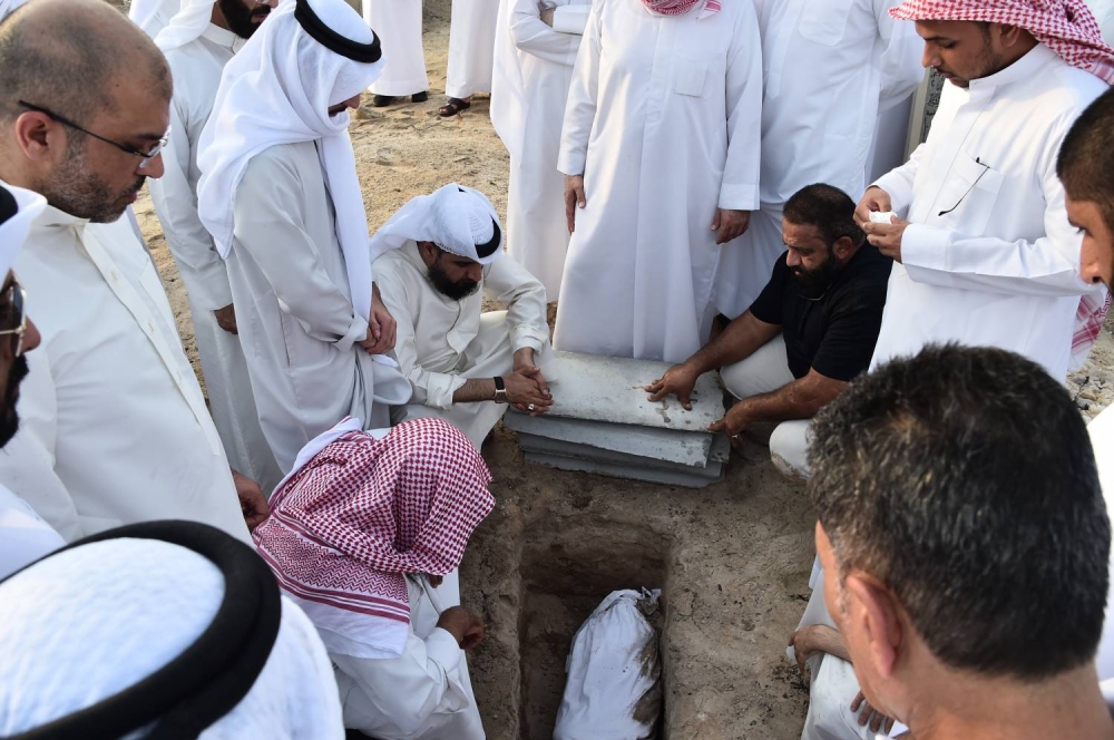 تشييع الطفلة &laquo;فجر&raquo; ابنة الغواص الراحل حسن جناحي