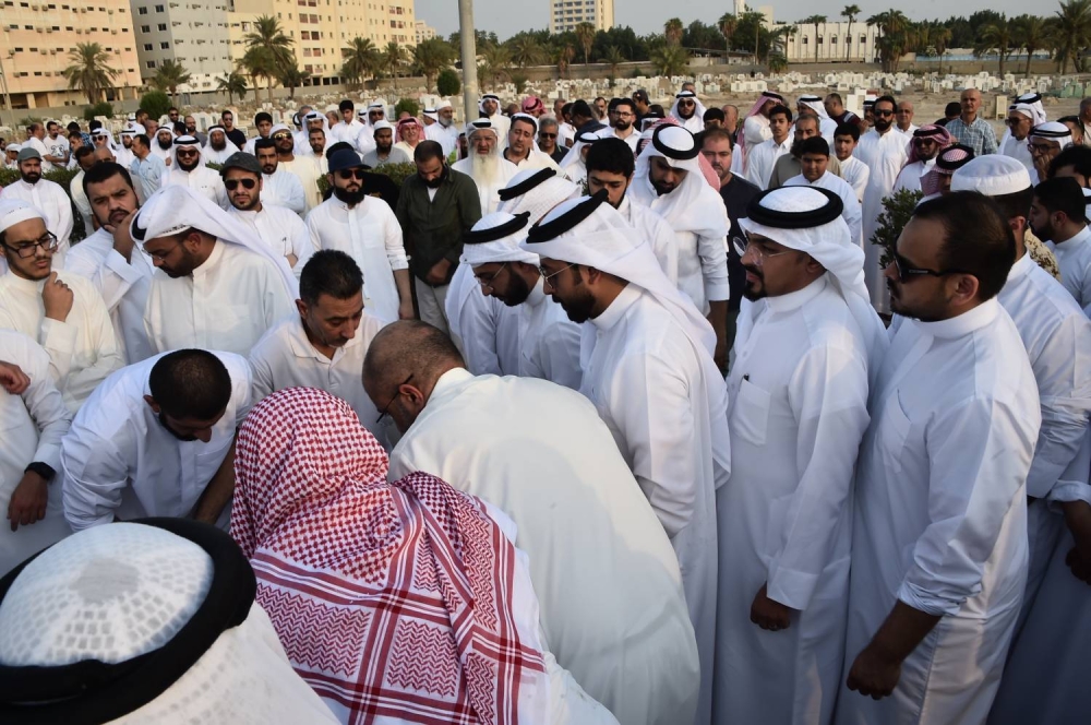 تشييع الطفلة &laquo;فجر&raquo; ابنة الغواص الراحل حسن جناحي