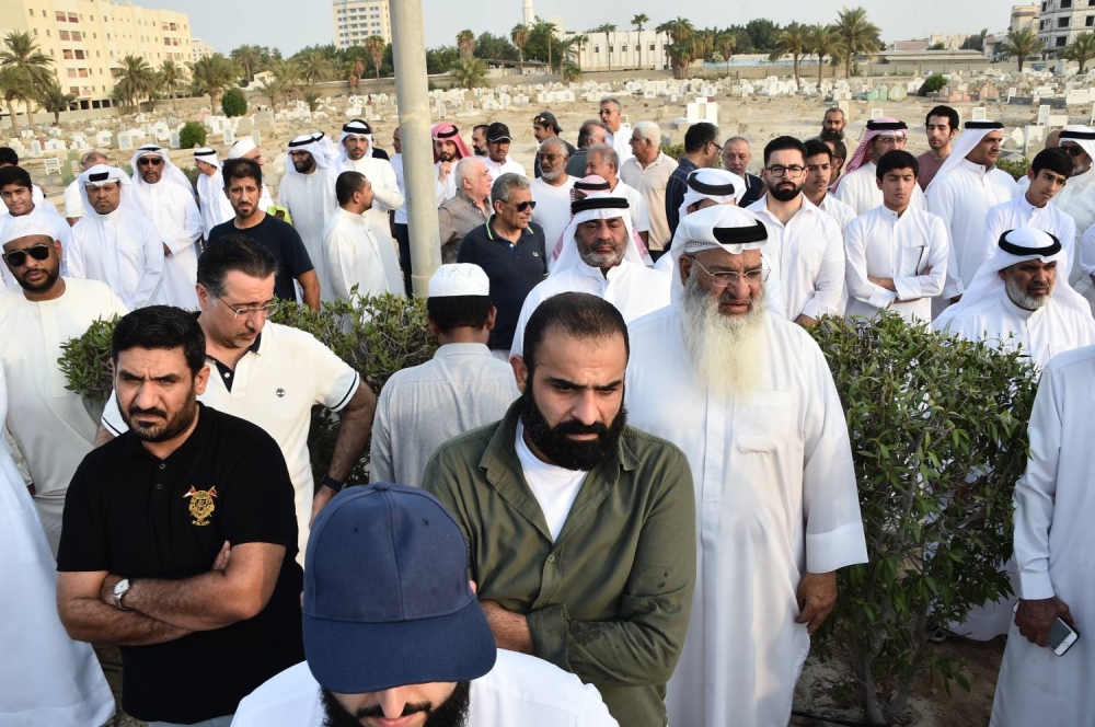 تشييع الطفلة &laquo;فجر&raquo; ابنة الغواص الراحل حسن جناحي