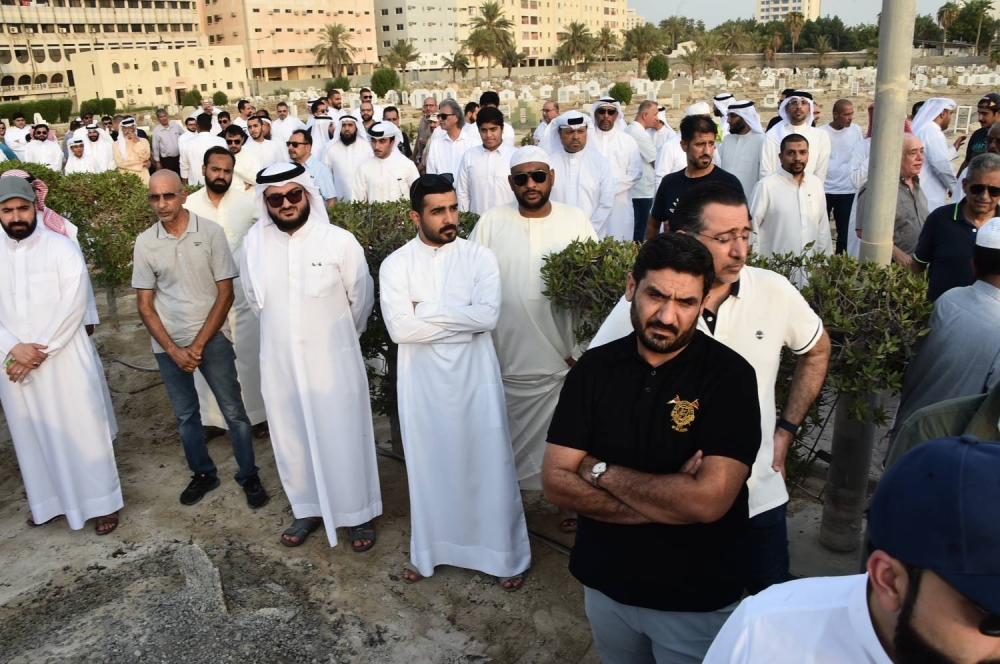 تشييع الطفلة &laquo;فجر&raquo; ابنة الغواص الراحل حسن جناحي