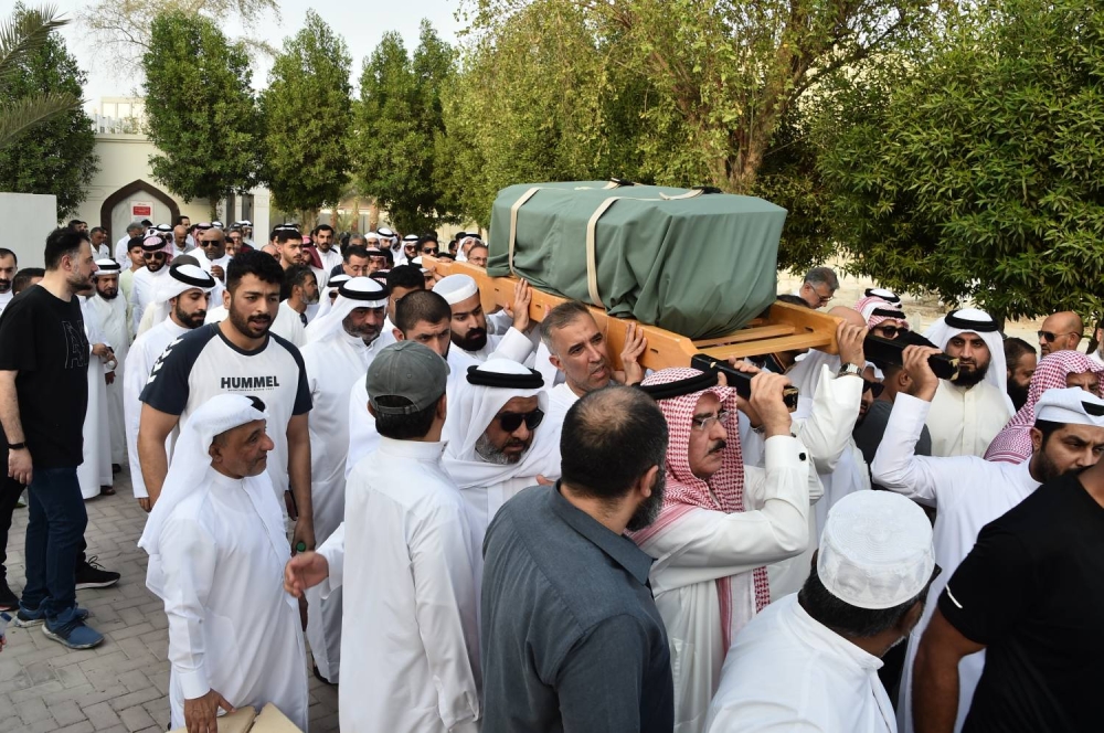 تشييع الطفلة &laquo;فجر&raquo; ابنة الغواص الراحل حسن جناحي