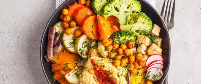 أضرار تناول الطعام بسرعة على المعدة والدماغ.. احذرها