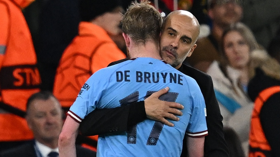 جوارديولا: دي بروين سيتعلم أشياءً جديدة في كرة القدم من كونتي في نابولي