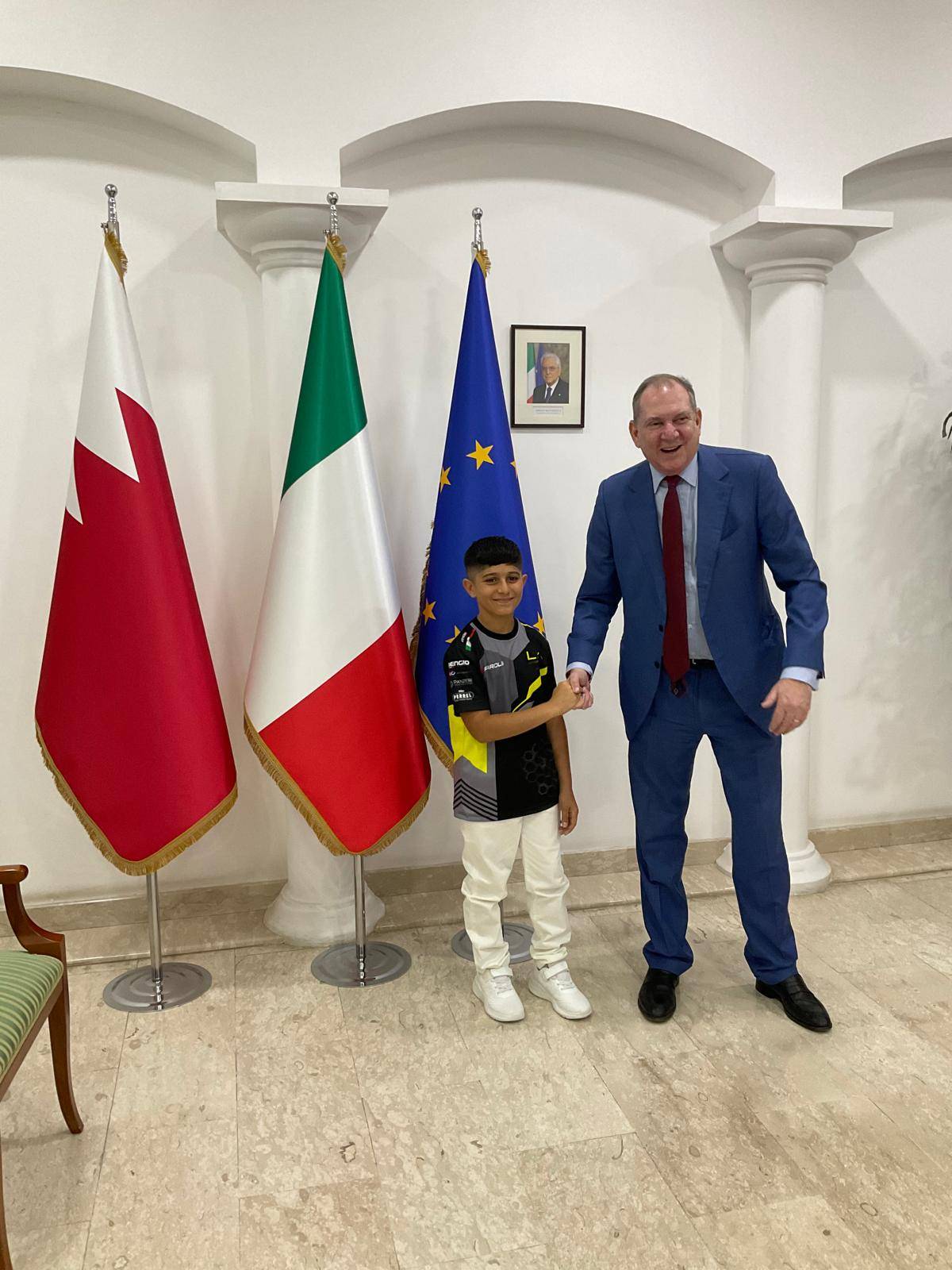 السفير الإيطالي يستقبل البطل الواعد طارق صوفي بعد نتائجه الإيجابية في كأس روك&nbsp;