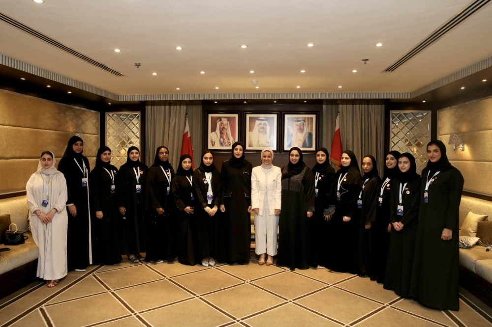 وزيرة شؤون الشباب تستقبل وفدًا من منتسبي &laquo;ربع قرن&raquo; الإماراتية وأعضاء شورى شباب الشارقة