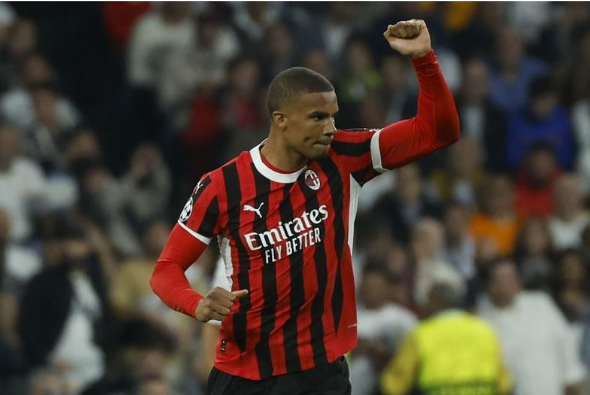 انتقال مالك ثياو من ميلان إلى نيوكاسل.. بحث عن بديل دفاعي مثالي