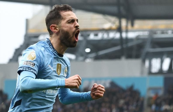 بيرناردو سيلفا قد يعوض غياب فيل فودين عن مانشستر سيتي في افتتاح الدوري الإنجليزي