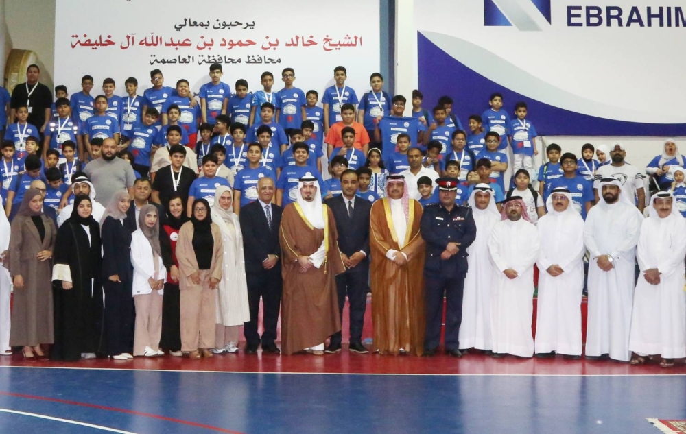 محافظ العاصمة يشهد ختام النشاط الصيفي لنادي سترة بمشاركة 300 طالب