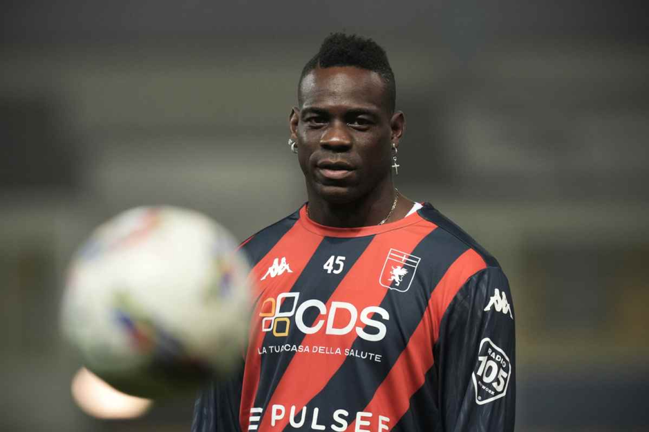 ماريو بالوتيلي على رادار بافيا الإيطالي