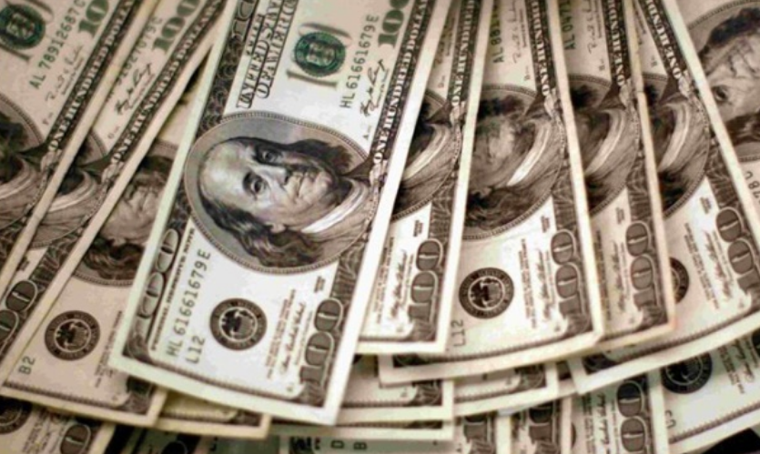 الدولار يصعد قبيل إعلان بيانات تضخم أمريكية