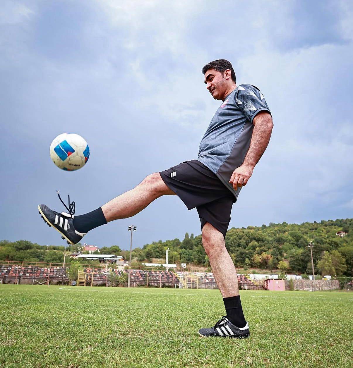 أحمر الشباب يلاقي نظيره السعودي قبل انطلاق البطولة الخليجية