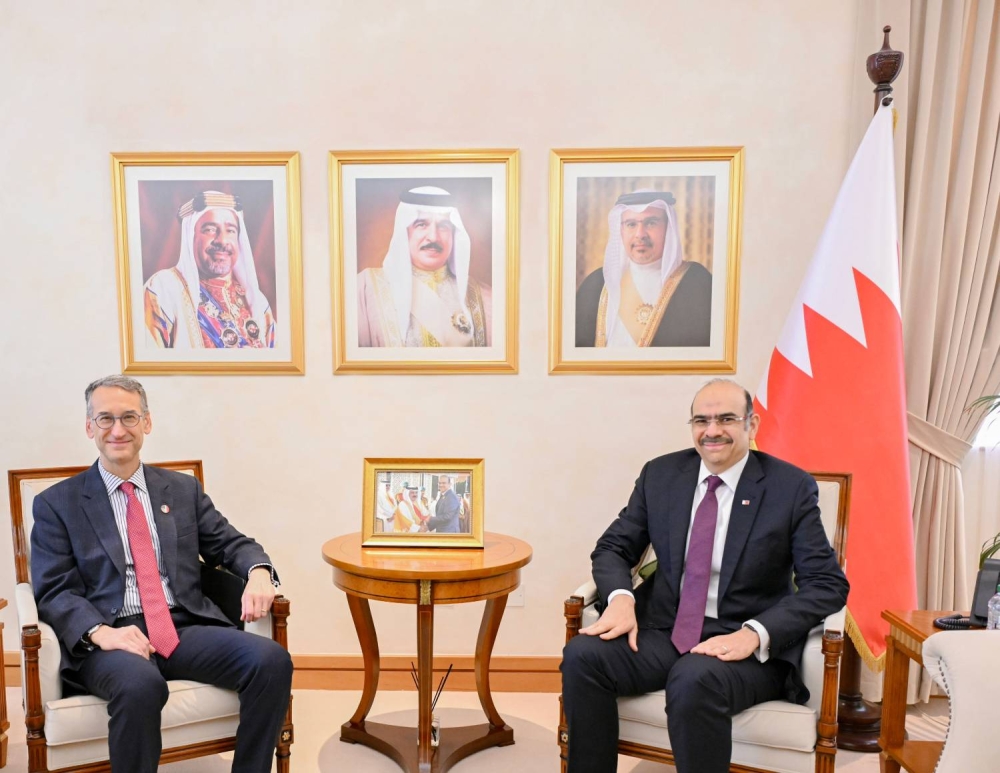 وزير الشؤون القانونية يستقبل سفير الولايات المتحدة الأمريكية لدى مملكة البحرين