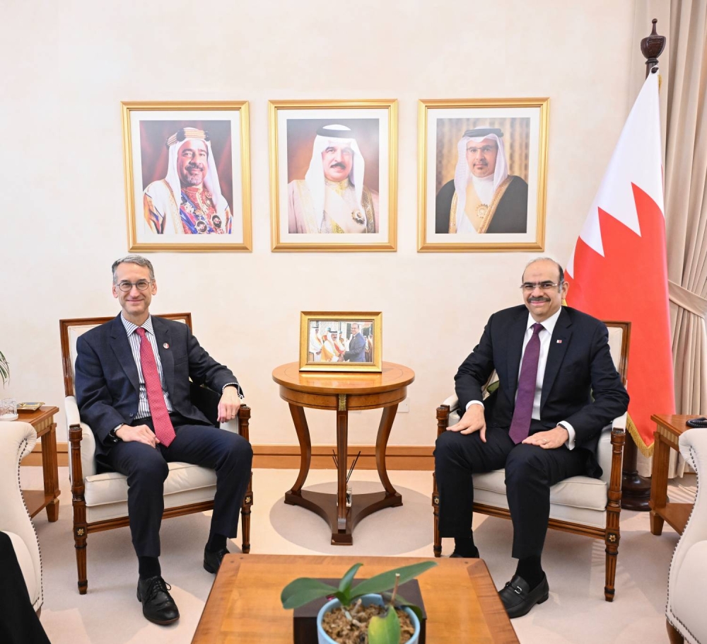 وزير الشؤون القانونية يستقبل سفير الولايات المتحدة الأمريكية لدى مملكة البحرين
