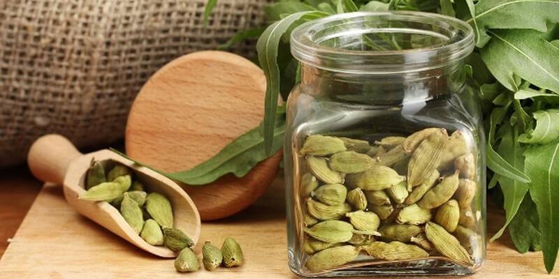 فوائد تناول 7 حبات من الهيل بشكل يومي