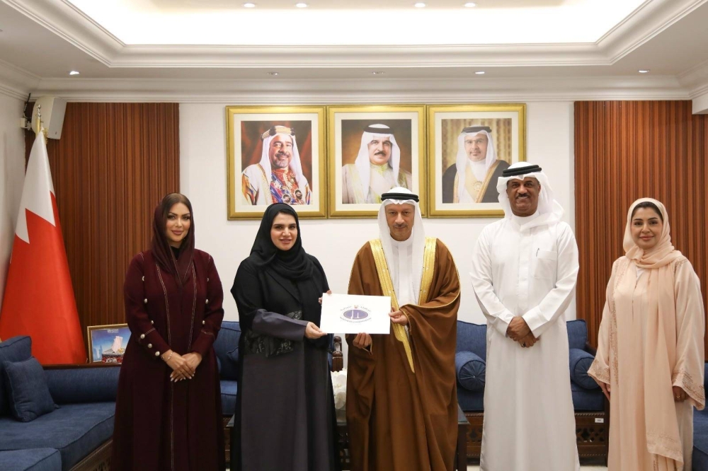 محافظ الشمالية يشيد بدور شباب البحرين ويؤكد على دورهم المحوري في التنمية المستدامة