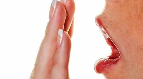 ودّع الإحراج.. نصائح سحرية للتخلص من رائحة الفم الكريهة