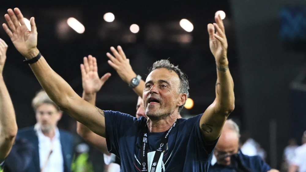 إنريكي وتحدي الإطاحة بالنجوم قبل تتويج باريس سان جيرمان بالسوبر الأوروبي