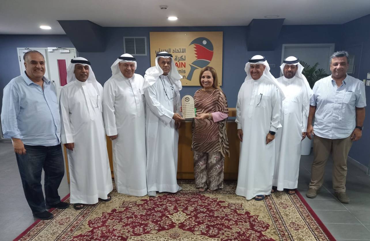 حياة بنت عبدالعزيز تستقبل رئيس وأعضاء نادي البحرين