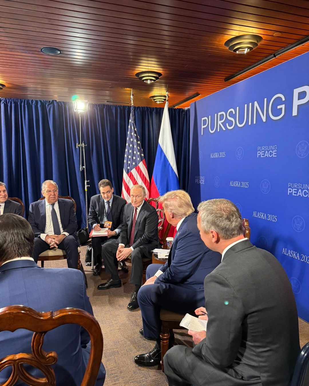 الرئيس الأمريكي ترامب يلتقي الرئيس الروسي بوتين لمناقشة الحرب في أوكرانيا