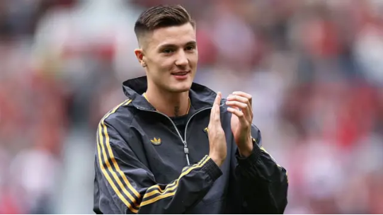 مانشستر يونايتد يعقد آماله على سيسكو قبل صدام أرسنال