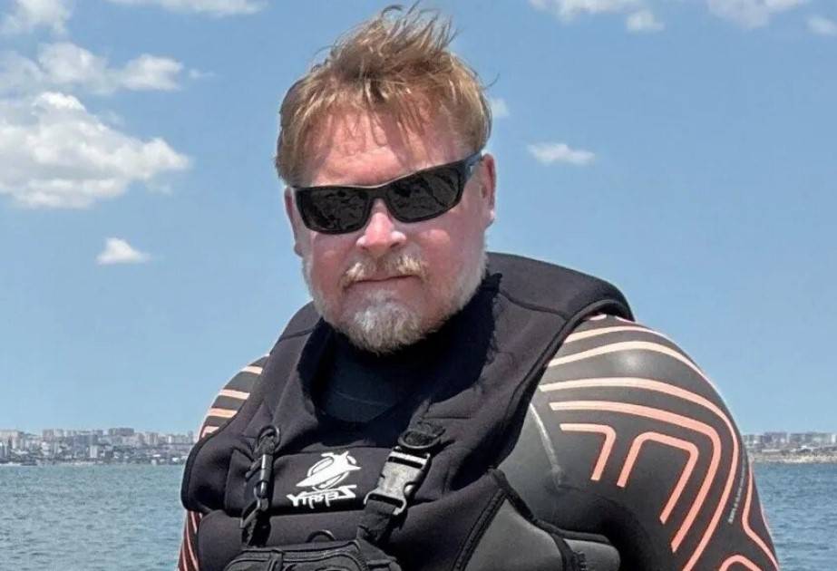 بدأ رحلته منذ 1998.. بريطاني يسافر حول العالم سيرًا على الأقدام