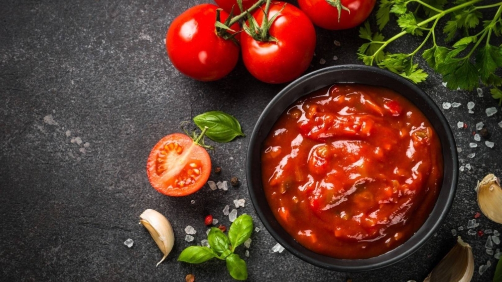 أضرار الصلصة المعلبة.. 6 حقائق صادمة خلف الطعم اللذيذ