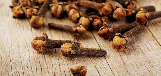 هل القرنفل فعّال في علاج ألم الأسنان؟ إليك فوائده وطريقة استخدامه الصحيحة