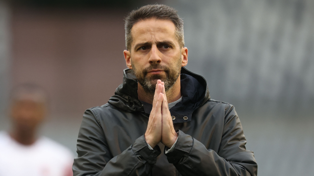 إصابة يانيك فيريرا مدرب الزمالك بوعكة صحية بعد التعادل أمام المقاولون العرب