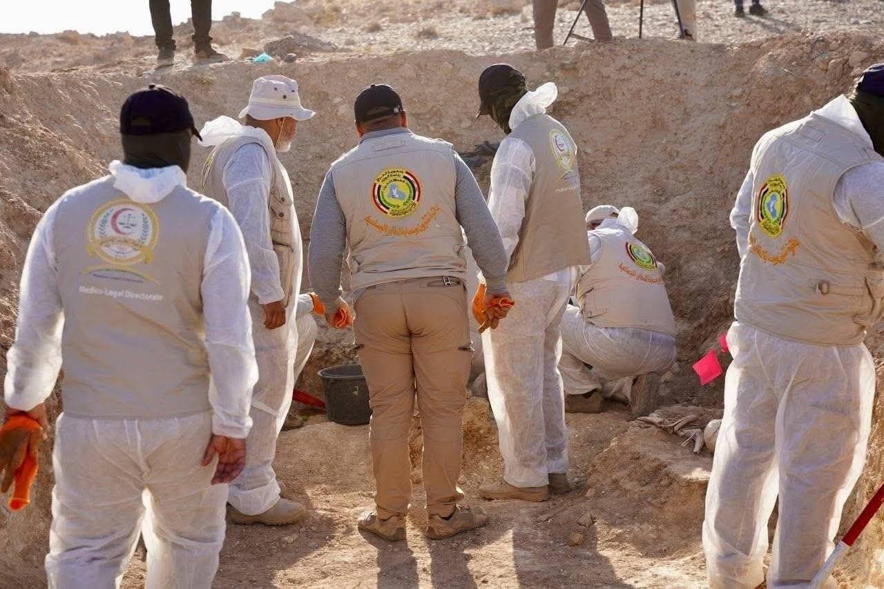 العراق: فتح مقبرة الخسفة بالموصل لكشف رفات ضحايا أعدمهم &laquo;داعش&raquo;
