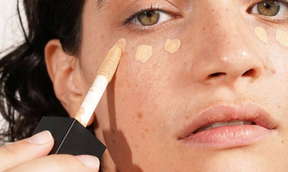 أسهل طريقة لاختيار الكونسيلر المناسب لبشرتك