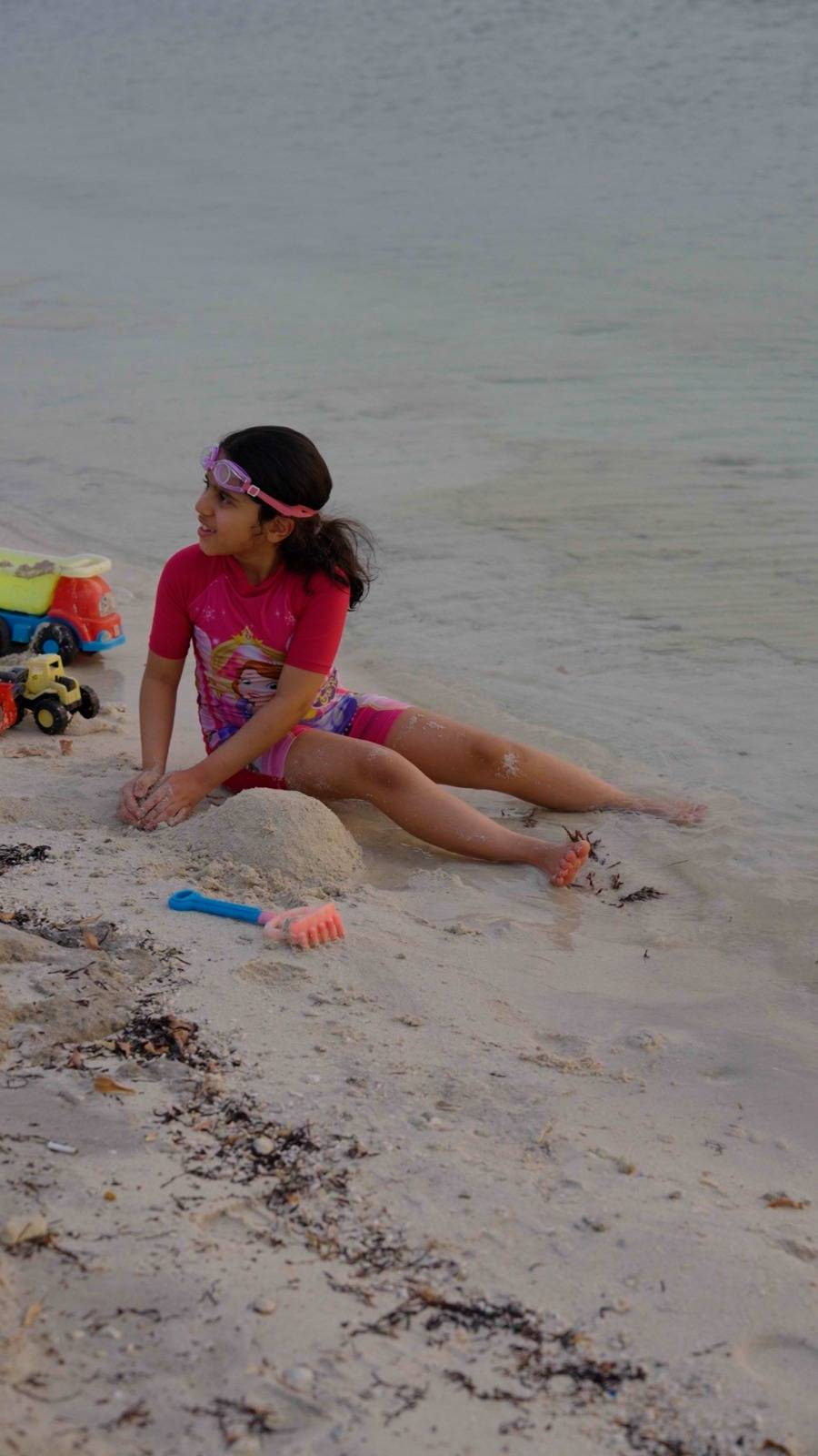 حرارة الصيف تدفع البحرينيين إلى الشواطئ ومطالبات بتحسين المرافق