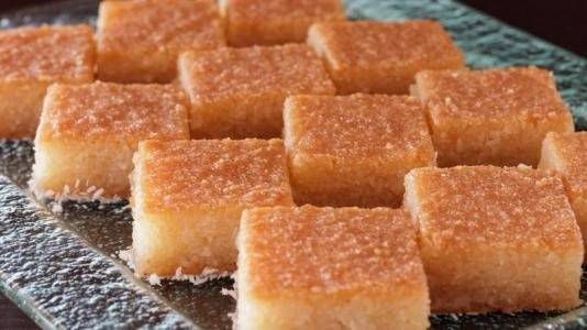 أسهل طريقة لتحضير البسبوسة بالسميد في المنزل