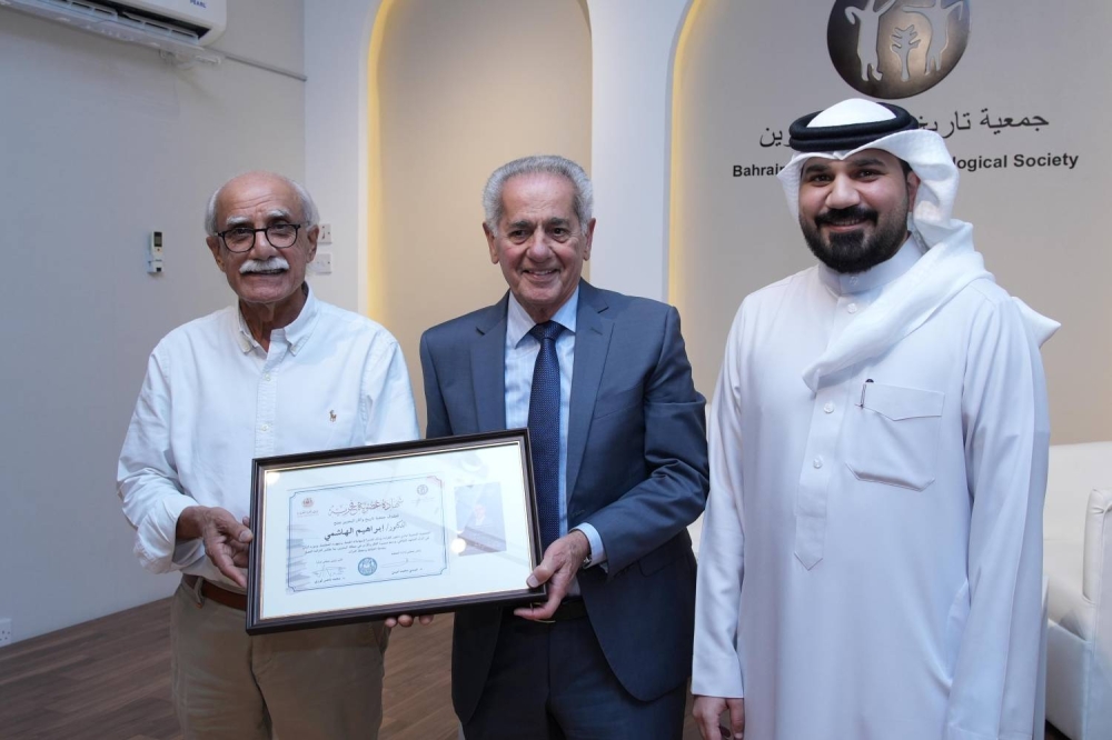 جمعية تاريخ وآثار البحرين تُدشّن "نادي دلمون للقراءة" وتكرم رموزًا ثقافية