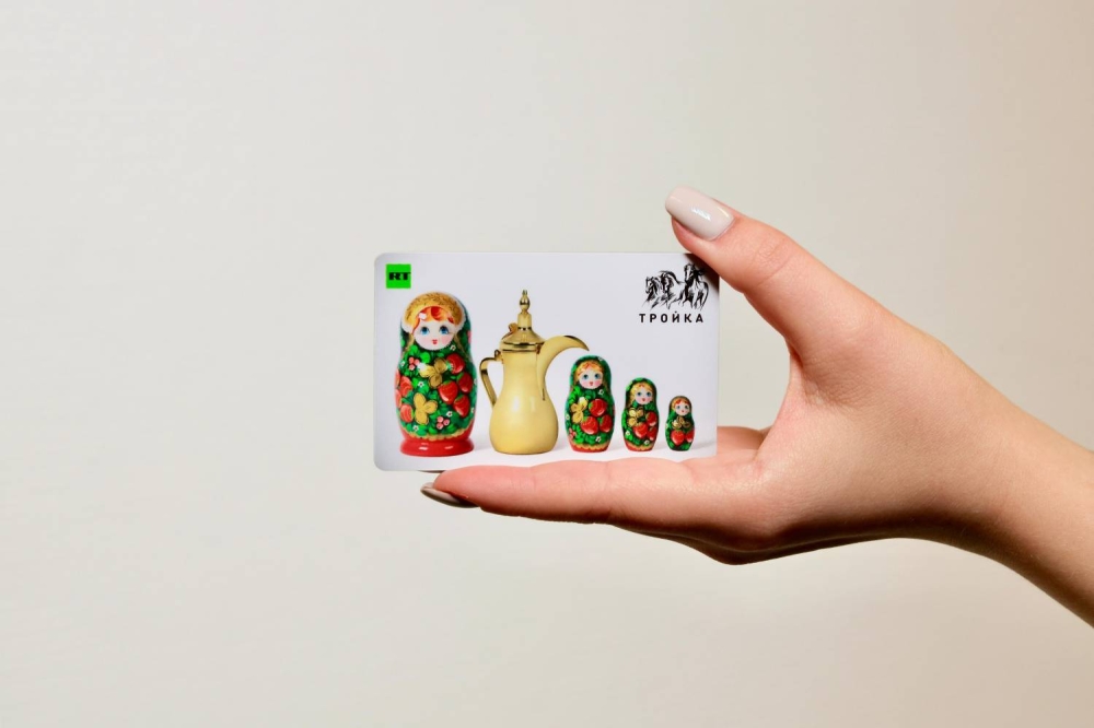 "وجهتكم الأفضل!".. اللغة العربية والدلة تزين شوارع موسكو ترحيبا بالزوار العرب